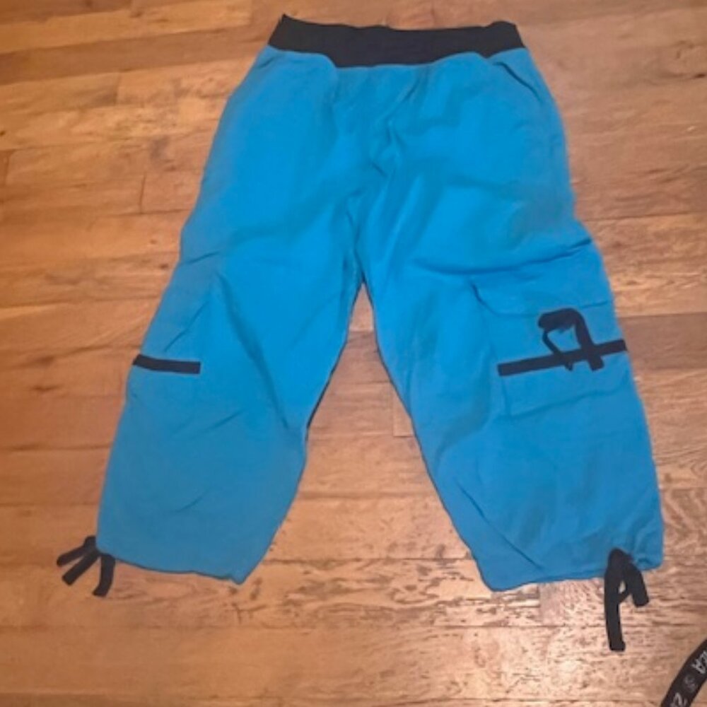 Aqua Blue Crop Zumba Pant size M